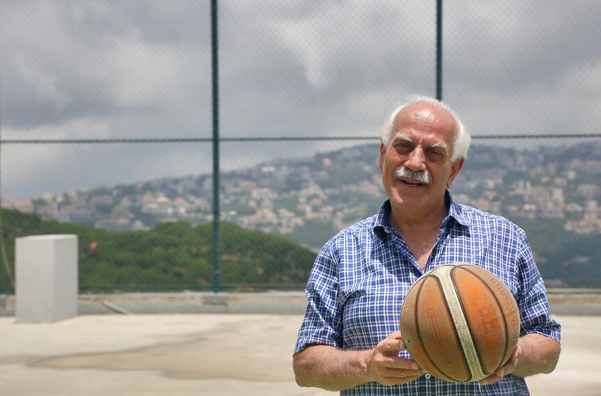 托尼·哈达德（Tony Haddad），Amministratore di Technica，Nel Campo da Basket Propria Azienda A Bikfaya，位于Libano。