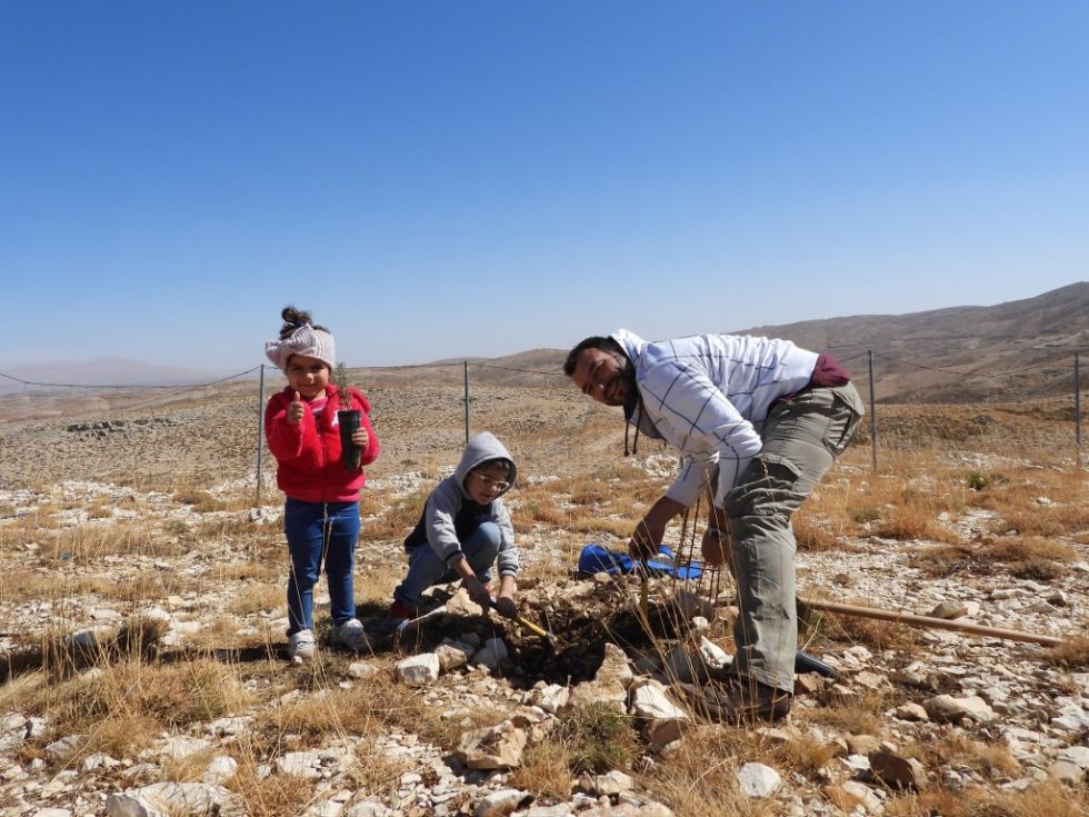 Employees to bring their families to the place where they plant trees every year.When customers order amount is more than 100000 euros, Technica will plant a tree in the name of the customer: 